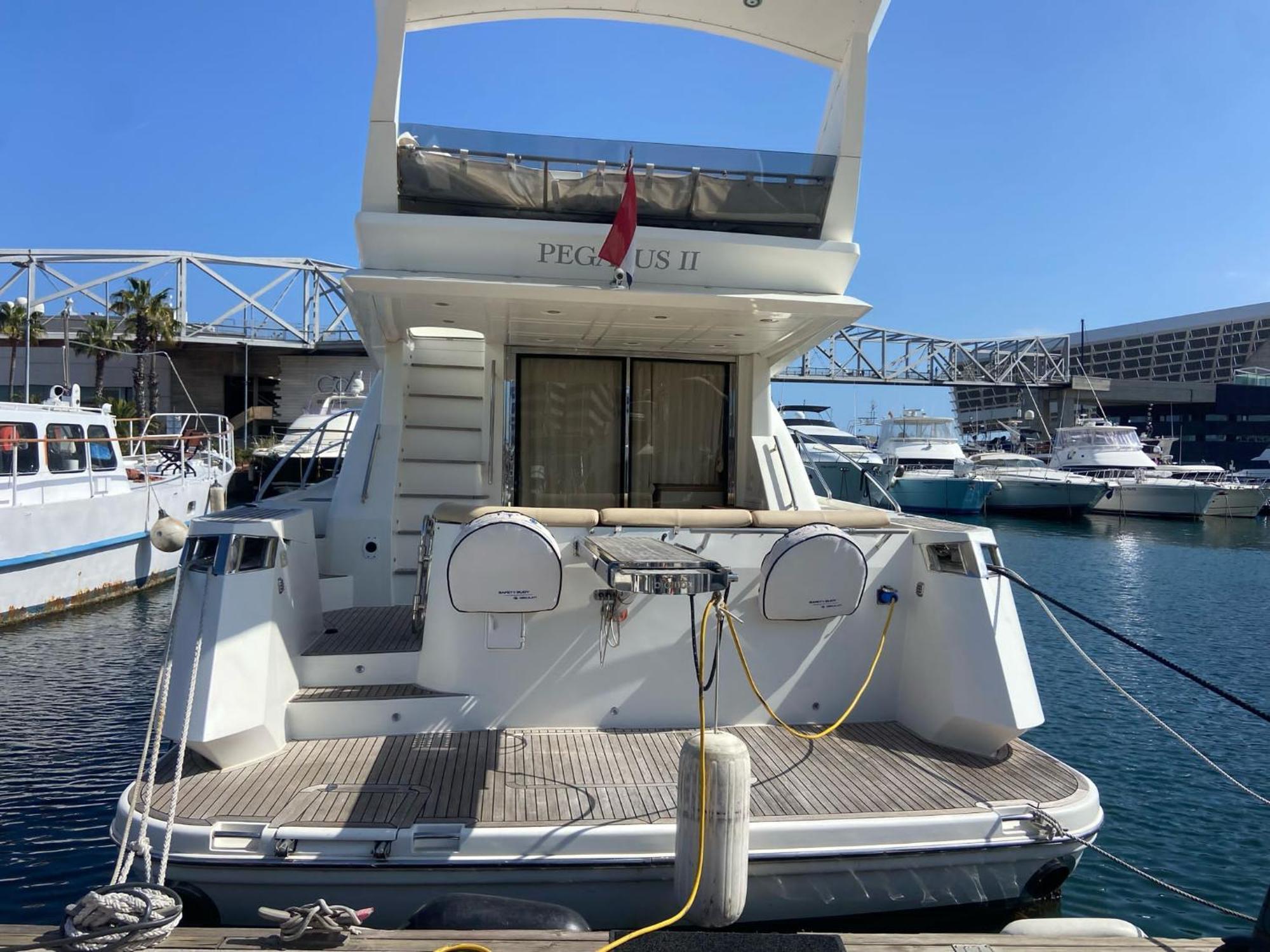Yacht Pegasus II Hotel Barcelona Exterior photo